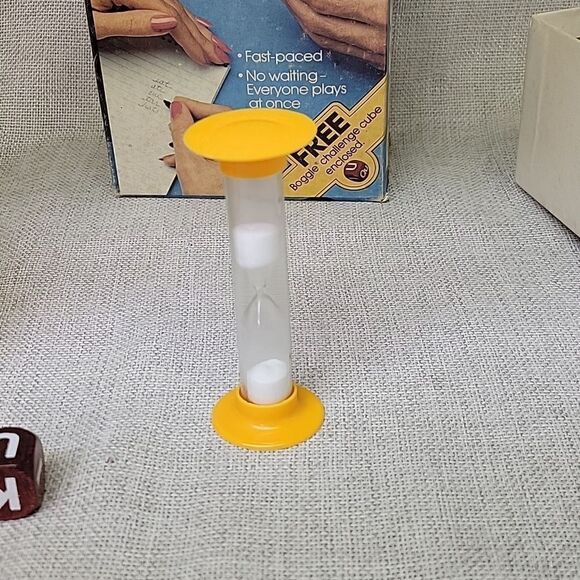 BOGGLE 3 minute word game parker brothers ( 1983 ) edition complete. Red Boggle - Picture 5 of 7